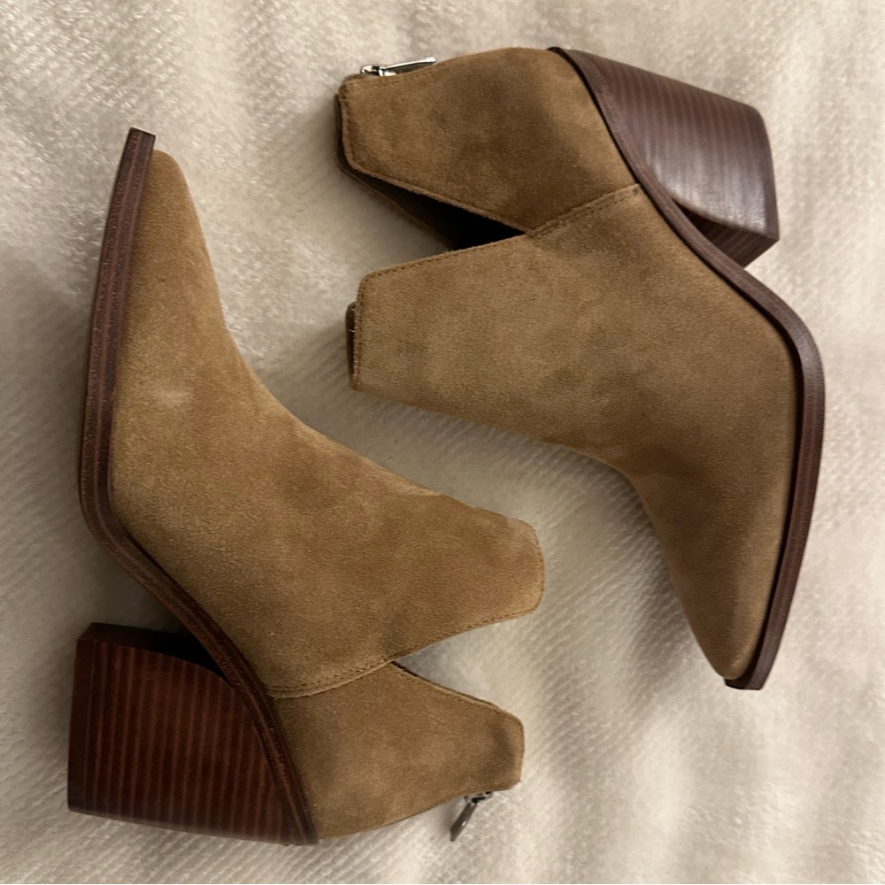NWOT Vince Camino Gigietta Suede Heeled Bootie 8.5 Tan